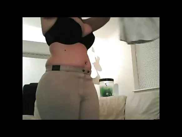Sexy British PAWG qullaa baafachuun paantii ishee cimaa ta'een anal striptease HD 18 hojjetti.