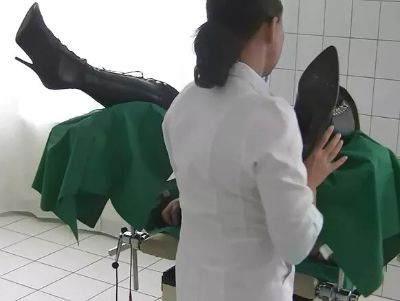 Femdom jedhamuun beekama