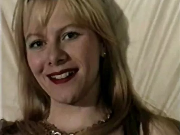 Amateur bilchaataa Faransaay blonde anal.