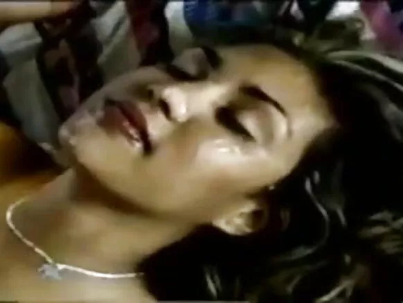 Sexy Indian slut kutaa ciisichaa keessatti anal Jarmanii keessatti fucked argatti - ku.